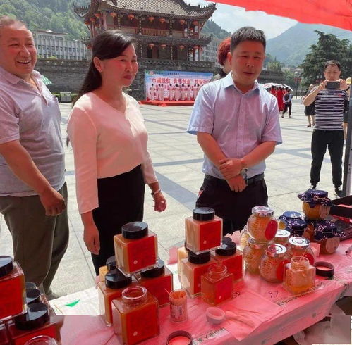 巾幗青年齊發(fā)力，消費(fèi)扶貧促振興——略陽縣2020年農(nóng)副產(chǎn)品展銷活動紀(jì)實(shí)